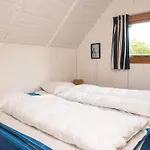 Spacious Retreat With View *
