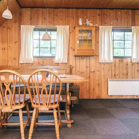 Spacious Retreat With View 펜션