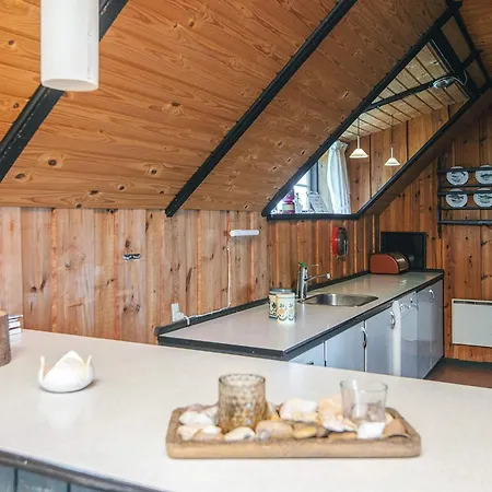 펜션 Spacious Retreat With View *
