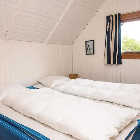 Spacious Retreat With View *